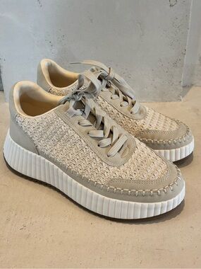 DV by Dolce Vita Women’s Dolen Platform Sneakers, Sandstone, size 8.5, NWOT